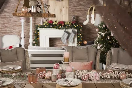 DEKORATION ZU WEIHNACHTEN